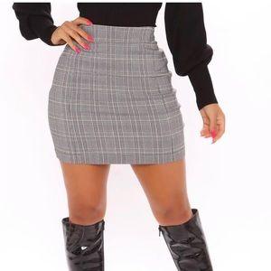 FASHION NOVA ESSENTIAL PLAID MINI SKIRT SZ L 💗